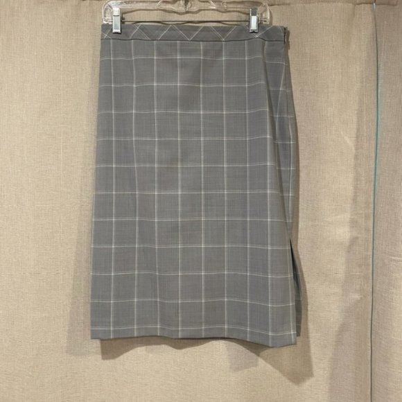 Banana Republic Dresses & Skirts - Gray Window Pane Banana Republic Pencil Skirt